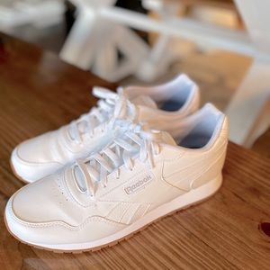 Women’s Reebok white shoes size 11